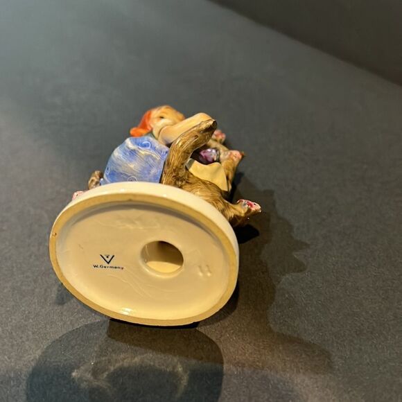 Hummel Apple Tree Girl Figurine. Excellent. 1955 - Picture 5 of 5